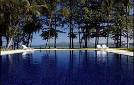 Новые апартаменты в охраняемой резиденции с бассейном и парковкой, в десяти метрах от моря, Банг Тао, Пхукет, Таиланд за 1 730 € в неделю