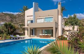 Стильная современная вилла с бассейном и выходом к морю в спокойном районе, в 20 м от пляжа, Истро, Крит, Греция за 4 500 € в неделю