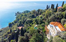 Вилла с панорамным видом на море, бассейном и частным спуском к морю в Ла Мортола, недалеко от Монте Карло, Лигурия, Италия за 4 300 000 €