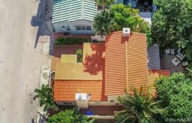 Уютный коттедж с задним двором, зоной отдыха и садом, Холливуд, США за $1 425 000