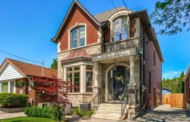 Дом в городе в Восточном Йорке, Торонто, Онтарио,  Канада за C$1 952 000