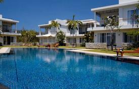 Двухэтажный таунхаус в новой зеленой резиденции с бассейном, в 320 метрах от моря, Пхукет, Таиланд за $4 100 в неделю