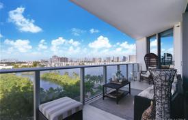 Современная трехспальная квартира с потрясающим видом на океан в Авентуре, Флорида, США за $1 049 000