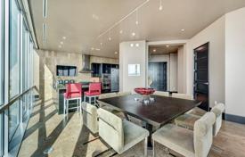 Двухуровневые апартаменты с террасой, балконом и панорамным видом, в резиденции с бассейном, Форт-Уэрт, Техас, США за $2 500 000