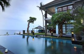 Современная вилла на первой линии от океана, Бали, Индонезия за $6 900 в неделю