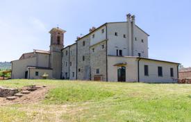 Отреставрированный замок с часовней и пастбищами, Пассиньяно-суль-Тразимено, Италия за 1 600 000 €