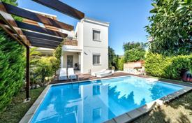 Современная вилла с бассейном в закрытом жилом комплексе, рядом с пляжем, Лимассол, Кипр за 2 800 € в неделю