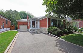 Дом в городе в Норт-Йорке, Торонто, Онтарио,  Канада за C$1 631 000