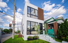 Дом в городе на Вудбайн-авеню, Торонто, Онтарио,  Канада за C$2 247 000
