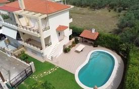 Меблированный дом рядом с пляжем в Ксилокастро, Пелопоннес, Греция за 295 000 €