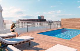 Новая квартира с террасой в здании с бассейном на крыше и парковкой, в 100 метрах от пляжа, Барселона, Испания за 633 000 €