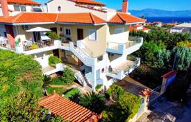 Двухуровневая квартира с видом на море, барбекю и садом на Пелопоннесе, Греция за 225 000 €