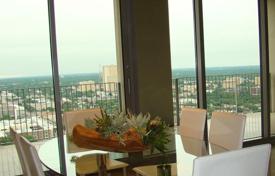 Апартаменты с террасой и видом на город, в резиденции с бассейном на крыше, фитнес-центром и консьержем, Даллас, Техас, США за 752 000 €
