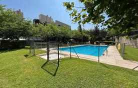 Квартира с бассейнами и террасой, в тихой урбанизации, Мадрид за 750 000 €