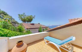 1/2 частного дома с видом на Средиземное море за 580 000 €