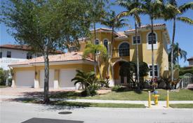 Комфортабельная вилла с бассейном, гаражом и террасой, Майами, США за $2 318 000