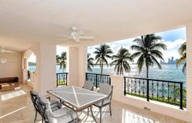Стильная квартира с видом на бухту в резиденции на первой линии от пляжа, Майами-Бич, Флорида, США за $1 689 000