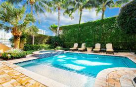 Просторная вилла с частным садом, бассейном, гаражом, доком, террасами и видом на залив, Майами-Бич, США за 5 619 000 €