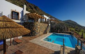 Элитная вилла на склоне холма с живописными видами, садом и бассейном, Крит, Греция за 3 600 € в неделю