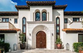 Роскошная вилла с участком, частным бассейном, спа, гаражом и террасой, Майами-Бич, США за $14 900 000