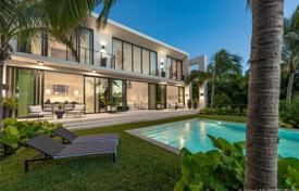 Современная вилла с участком, гаражом, бассейном и террасой, Майами-Бич, США за $3 790 000