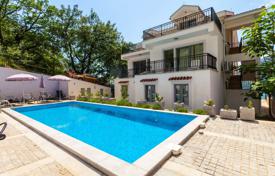 Квартира в резиденции с бассейном, рядом с пляжами, Рисан, Черногория за 280 000 €
