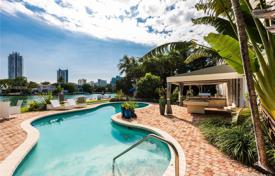 Средиземноморская вилла с бассейном, садом, гаражом и террасой, Майами-Бич, США за 5 818 000 €