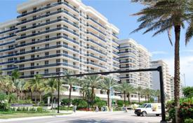 Уютные апартаменты с террасой и видом на океан в современной резиденции с бассейном, на первой линии от пляжа, Сарфсайд, Флорида, США за $699 000