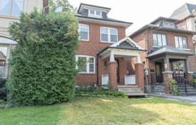 Дом в городе в Олд Торонто, Торонто, Онтарио,  Канада за C$1 928 000