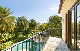 Роскошная вилла с участком, бассейном, гостевым домом, тренажерным залом, террасой и видом на залив, Майами-Бич, США за 8 260 000 €