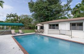 Классическая семейная вилла с патио, бассейном и террасой, Майами-Бич, США за $2 190 000