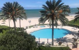Стильные апартаменты с видом на океан в резиденции на первой линии от пляжа, Фишер Айланд, Флорида, США за $3 600 000