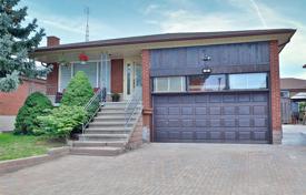 Дом в городе в Скарборо, Торонто, Онтарио,  Канада за C$1 349 000