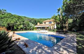 Вилла с видом на море и бассейном в охраняемой резиденции, в 300 метрах от пляжа, Льорет‑де-Мар, Испания за $2 628 000