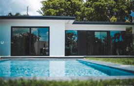 Комфортабельная вилла с задним двором, бассейном и зоной отдыха, Майами-Бич, США за $1 789 000
