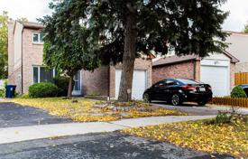 Дом в городе в Скарборо, Торонто, Онтарио,  Канада за C$1 018 000