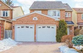Дом в городе в Скарборо, Торонто, Онтарио,  Канада за C$1 259 000