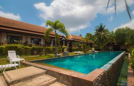 Просторный таунхаус в охраняемой резиденции с полным обслуживанием и бассейном, Бо Пхут, Самуи, Таиланд за $142 000