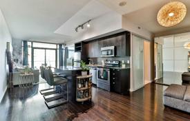 Квартира в Квинсвей, Торонто, Онтарио,  Канада за C$680 000