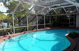 Уютная вилла с бассейном, теннисным кортом, гаражом, террасой и видом на залив, Форт-Лодердейл, США за 1 767 000 €