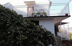 Меблированный дом с двумя террасами рядом с морем, Вис, Хорватия за 260 000 €