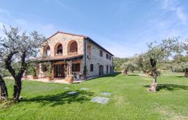 Отреставрированный фермерский дом с бассейном и прудом, Сан-Венанцо, Италия за 2 500 000 €