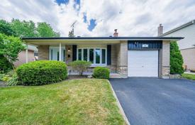 Дом в городе в Скарборо, Торонто, Онтарио,  Канада за C$1 153 000