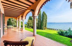 Эксклюзивная вилла с садом, гаражом, террасой и видом на озеро, Дезенцано-дель-Гарда, Италия за 9 500 000 €