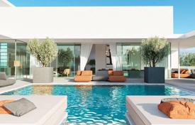 Дизайнерская вилла с 7 комнатами и частным бассейном в 650 м от пляжа рядом с Фуэнхиролой за $5 218 000