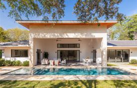 Одноэтажная вилла с участком, бассейном и террасой, Майами, США за $3 450 000