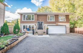 Дом в городе в Скарборо, Торонто, Онтарио,  Канада за C$1 204 000