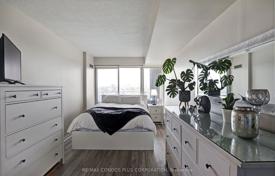 Квартира в Квинсвей, Торонто, Онтарио,  Канада за C$677 000