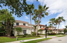 Шикарная вилла с задним двором, бассейном, террасой и гаражом, Майами, США за $1 575 000