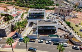 Две новые виллы с бассейнами и гаражами в Коста Адехе, Тенерифе, Испания за 2 700 000 €